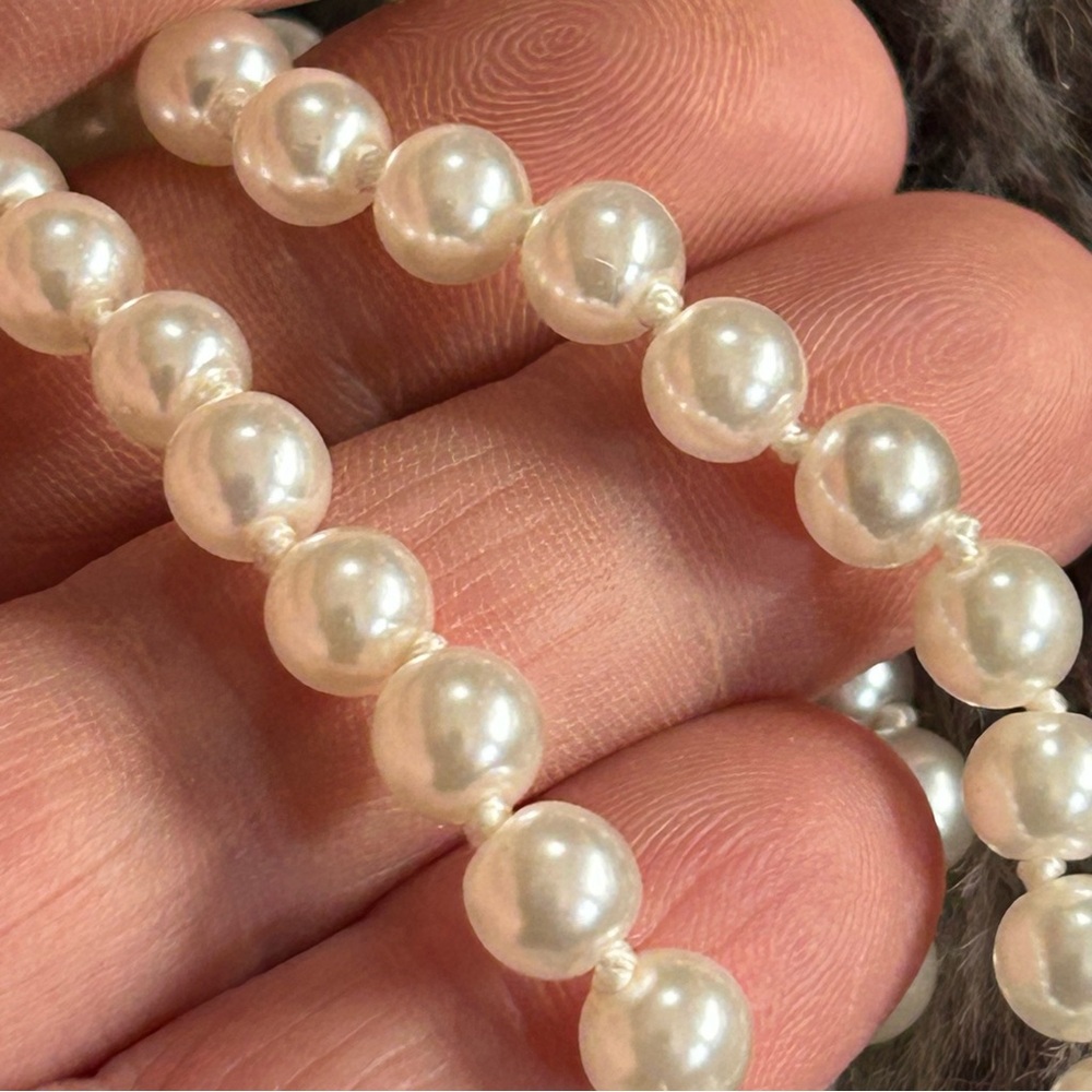 Vintage 6mm hand knotted white glass pearl necklace - Picture 6 of 7